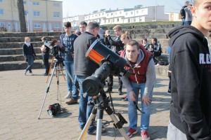 Direkte Beobachtung mit Teleskopen: v.r.n.l: C8 (Schulteleskop), C5, 4,5 Zoll Newton