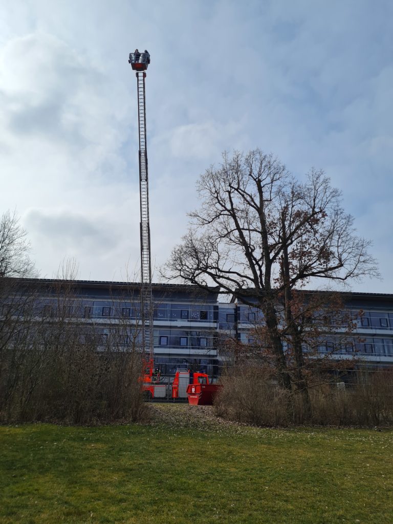 Die Feuerwehr Zirndorf unterstützt